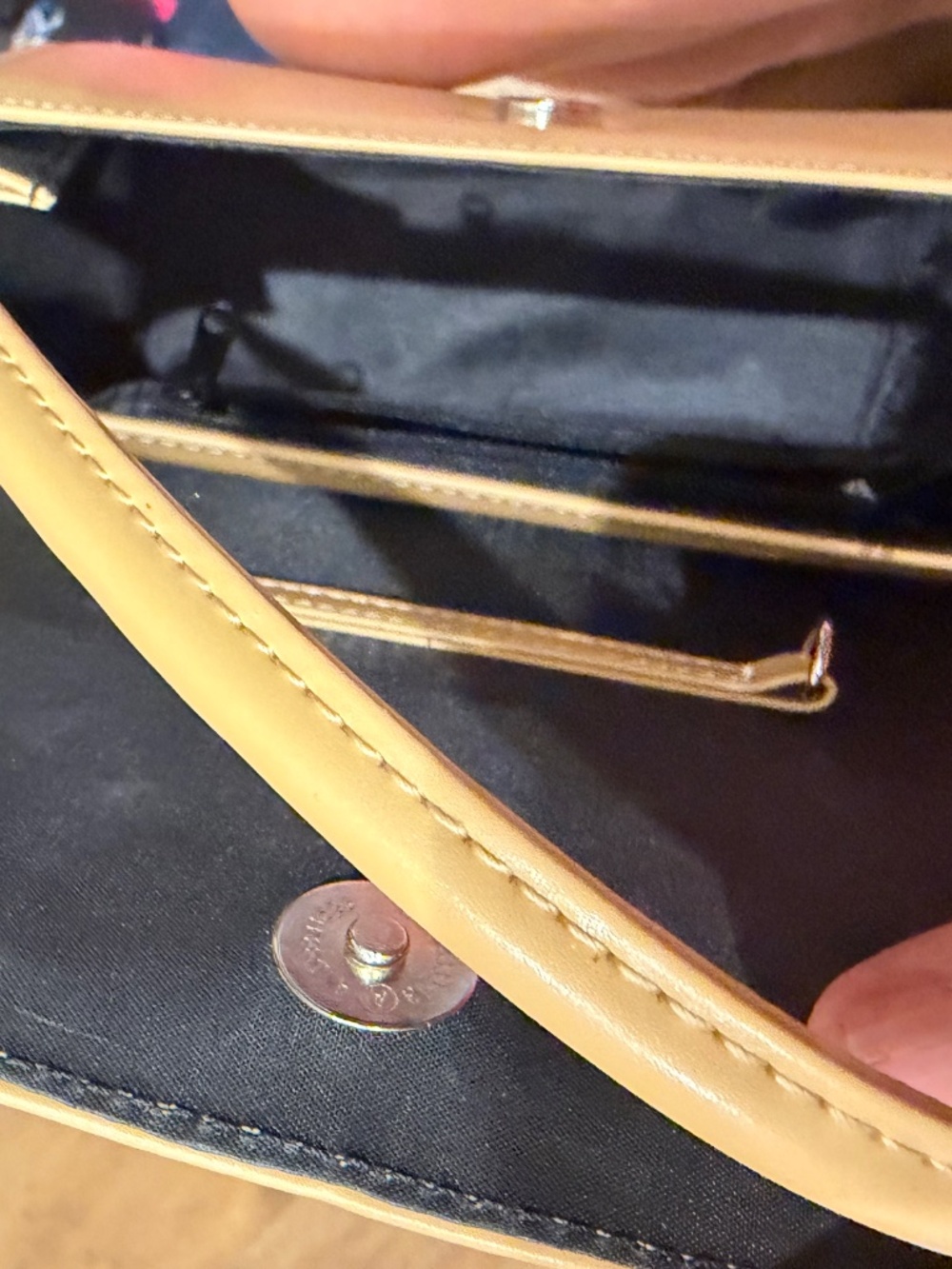 Handbag#embossedGucci - Picture 5 of 6